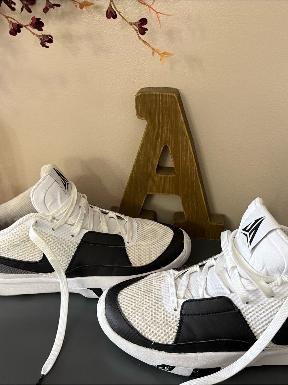 Men’s Nike Ja 1 Scratch 2.0 White and Black Low-Top Sneakers Sz 10.5